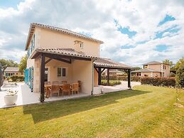 Modern Villa With Large Garden