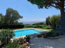 Villa Mentine Modern Retreat