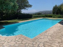 Villa Mentine Modern Retreat