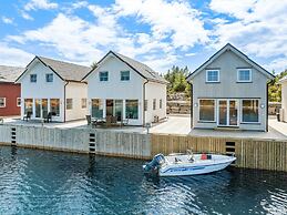 6 Person Holiday Home in Averoy