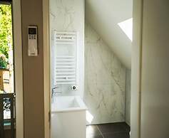 Spacious Holiday Home With Garden