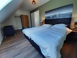 High-quality Luxury Villa on the Frisian Water