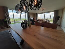 High-quality Luxury Villa on the Frisian Water