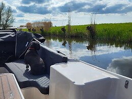 High-quality Luxury Villa on the Frisian Water