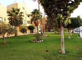 Nice Property With Shared Pool and Terrace