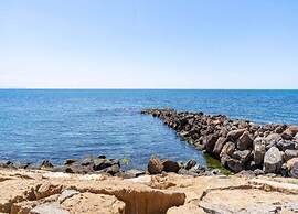 Nice Property With Shared Pool and Terrace