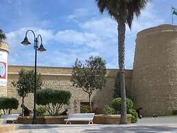 Nice Property With Shared Pool and Terrace