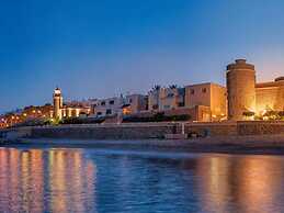 Nice Property With Shared Pool and Terrace