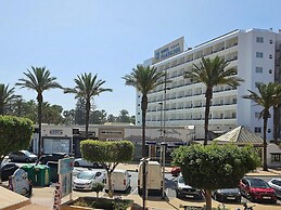 Nice Property With Shared Pool and Terrace