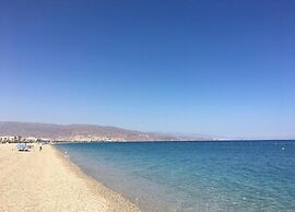 Nice Property With Shared Pool and Terrace