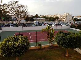 Nice Property With Shared Pool and Terrace