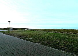 Apartment on Beach Near Town Center