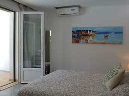 Modern Holiday Home With Private Pool and Garden