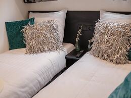 Luxury Holiday Home on the Water