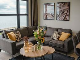 Luxury Holiday Home on the Water