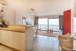 Les Petrels Apartment in Koksijde With Balcony