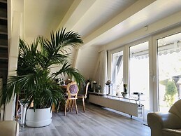 Frog Prince Modern Retreat