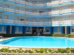 Inviting Apartment by the Beach