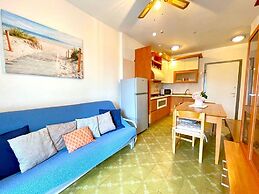 Inviting Apartment by the Beach