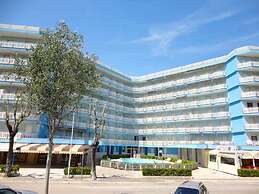 Inviting Apartment by the Beach