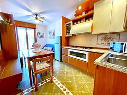 Inviting Apartment by the Beach