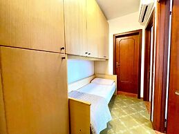 Inviting Apartment by the Beach