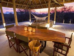 Villa in Hoedspruit With a Jacuzzi