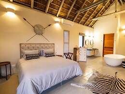 Villa in Hoedspruit With a Jacuzzi