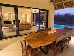 Villa in Hoedspruit With a Jacuzzi