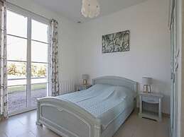 Bright Holiday Home With Garden