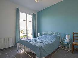 Bright Holiday Home With Garden