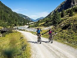 Attractive Apartment With Terrace
