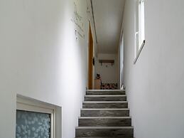 Attractive Apartment With Terrace