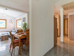 Attractive Apartment With Terrace