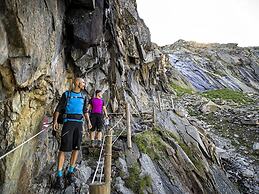 Attractive Apartment With Terrace