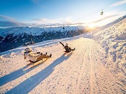 Attractive Apartment With Terrace