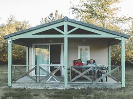 Wooden Chalet on the Edge of Lac de Miel