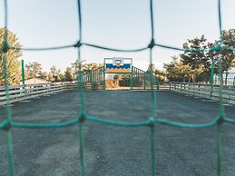 Wooden Chalet on the Edge of Lac de Miel