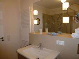 Deck 4 Modern Retreat