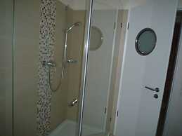 Deck 4 Modern Retreat