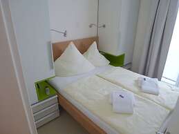 Deck 4 Modern Retreat