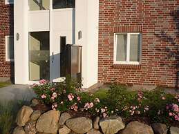 Deck 4 Modern Retreat