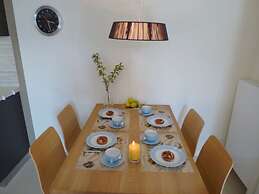 Deck 4 Modern Retreat