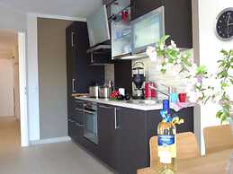 Deck 4 Modern Retreat