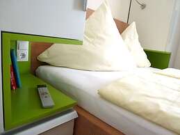 Deck 4 Modern Retreat