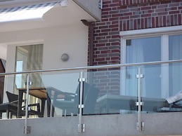 Deck 4 Modern Retreat