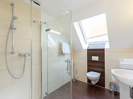 Oak Modern Retreat in Uberlingen
