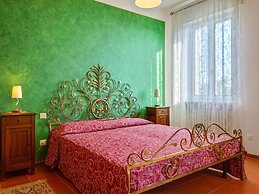 Beautiful Holiday Home in Marciaga With Private Pool