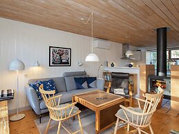 6 Person Holiday Home in Vaeggerlose