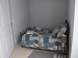 Cozy Holiday Home in Rudelle